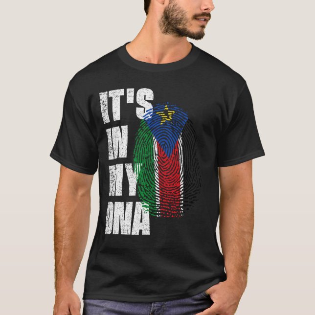 DET ÄR I MIN DNA Sydsudan Flagga T Shirt (Framsida)