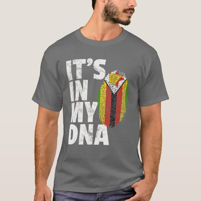 DET ÄR IN MY DNA Zimbabwe Flagga Officiell Pride C T Shirt (Framsida)