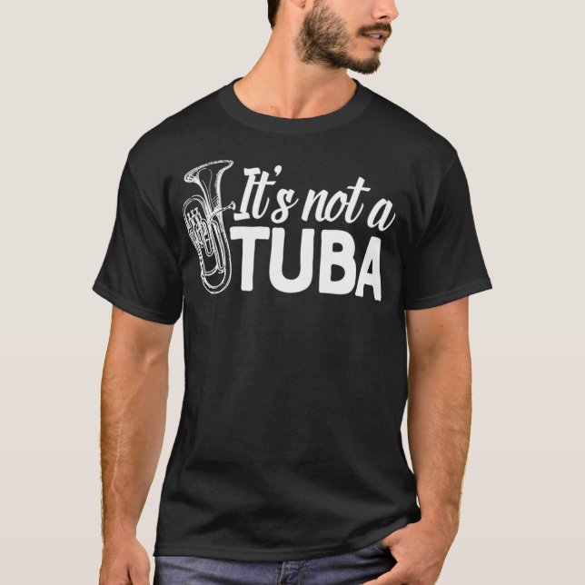 Det är inte en matchning mellan Tuba Marching Band T Shirt (Framsida)