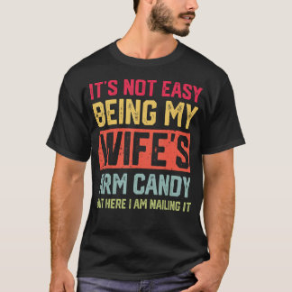Det är inte lätt att vara min frus Arm Candy Funny T Shirt