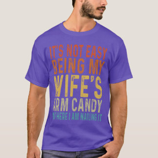Det är inte lätt att vara min frus armprydnad Roli T Shirt