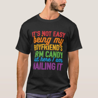 Det är inte lätt att vara min pojkväns armdekorati t shirt