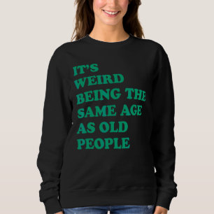 Det är Konstig att vara lika gammal som äldre 2 T Shirt