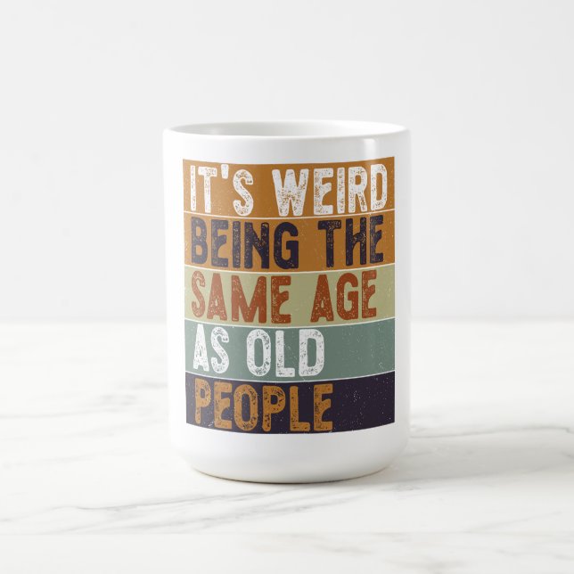 Det är Konstig att vara lika gammal som gamla männ Kaffemugg (Center)