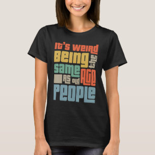 Det är Konstig att vara lika gammal som gamla männ T Shirt