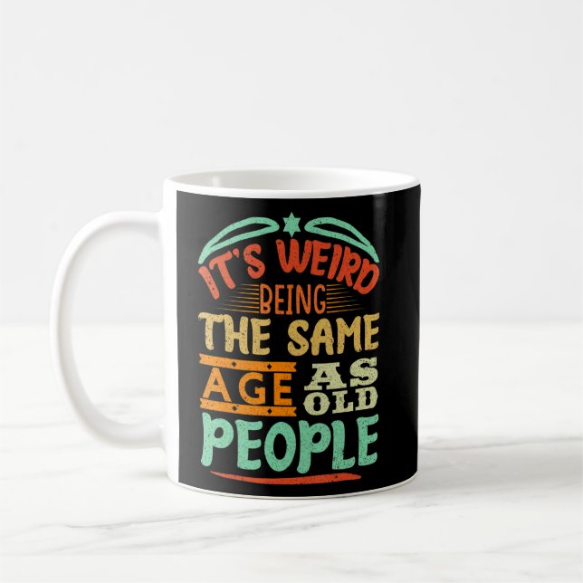 Det är Konstig att vara lika gammal som gammal Ret Kaffemugg (Vänster)