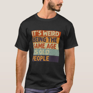 Det är Konstig att vara lika gammal som gammal Ret T Shirt
