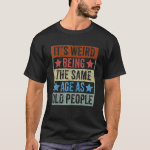 Det är Konstig att vara lika gammal som gammal Ret T Shirt