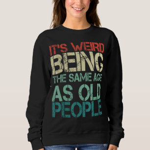 Det är Konstig att vara lika gammal som gammal Ret T Shirt
