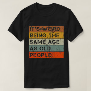 Det är Konstig att vara lika gammal som gammal Ret T Shirt