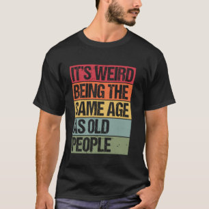 Det är Konstig att vara lika gammal som gammal Ret T Shirt