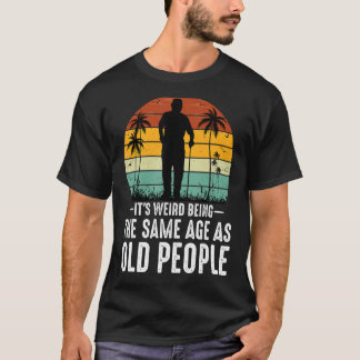 Det är Konstig att vara lika gammal som gammal Ret T Shirt