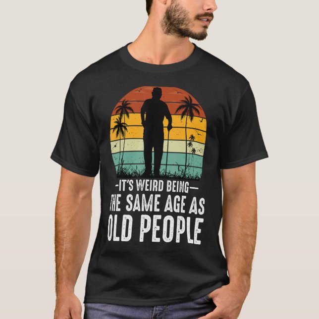 Det är Konstig att vara lika gammal som gammal Ret T Shirt (Framsida)