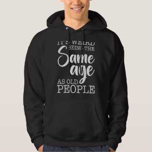 Det är Konstig att vara samma ålder som gamla folk Hoodie