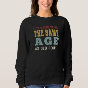 Det är Konstig att vara samma ålder som gamla folk T Shirt