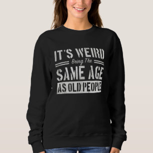 Det är Konstig att vara samma ålder som gamla folk T Shirt