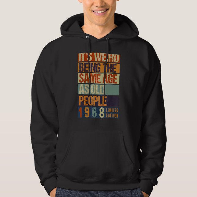 Det är Konstig att vara samma ålder som gamla männ Hoodie (Framsida)