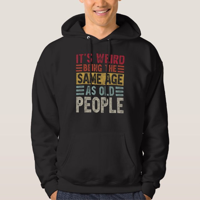 Det är Konstig att vara samma ålder som gamla männ Hoodie (Framsida)