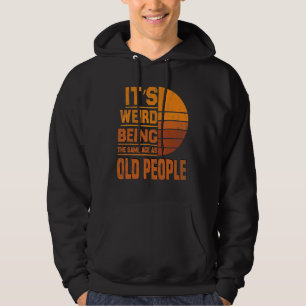 Det är Konstig att vara samma ålder som gamla männ Hoodie