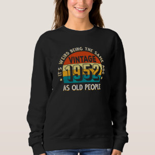 Det är Konstig att vara samma ålder som gamla männ T Shirt
