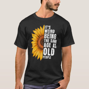 Det är Konstig att vara samma ålder som gamla männ T Shirt
