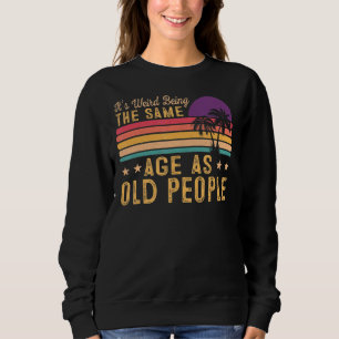 Det är Konstig att vara samma ålder som gamla männ T Shirt