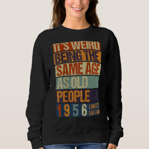 Det är Konstig att vara samma ålder som gamla männ T Shirt