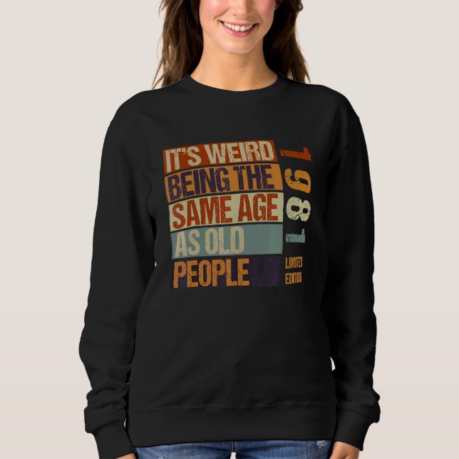 Det är Konstig att vara samma ålder som gamla männ T Shirt (Framsida)