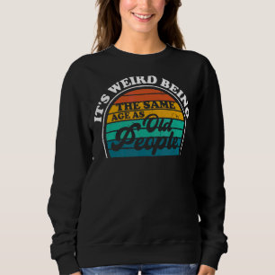 Det är Konstig att vara samma ålder som gamla männ T Shirt
