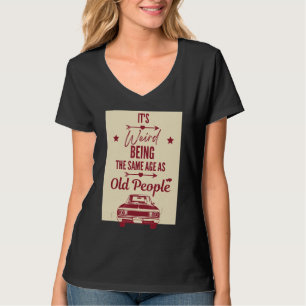 Det är Konstig att vara samma ålder som gamla männ T Shirt