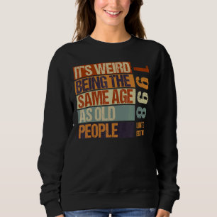 Det är Konstig att vara samma ålder som gamla männ T Shirt