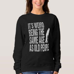 Det är Konstig att vara samma ålder som gamla männ T Shirt