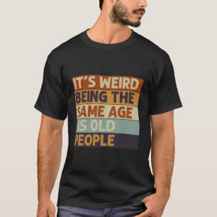Det är Konstig att vara samma ålder som gamla männ T Shirt