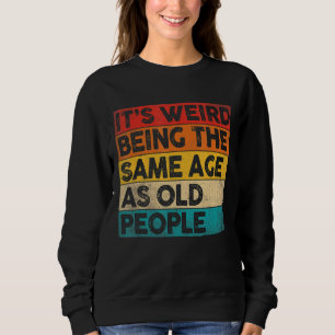 Det är Konstig att vara samma ålder som gamla männ T Shirt
