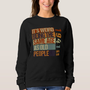 Det är Konstig att vara samma ålder som gamla männ T Shirt