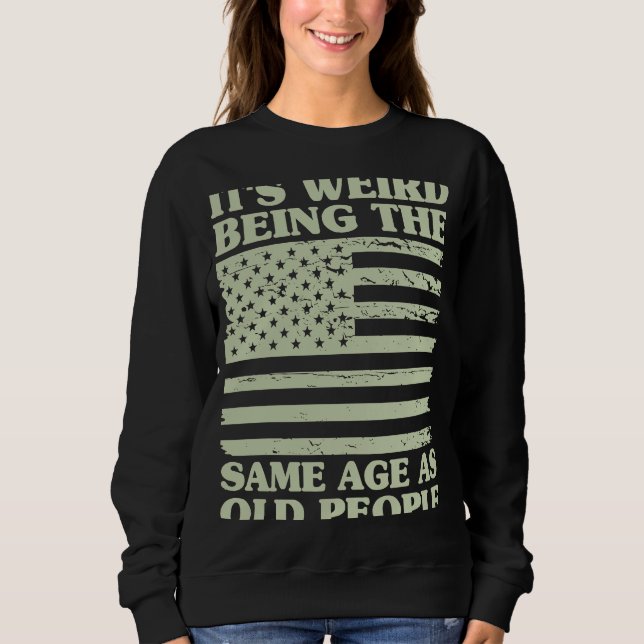Det är Konstig att vara samma ålder som gamla männ T Shirt (Framsida)