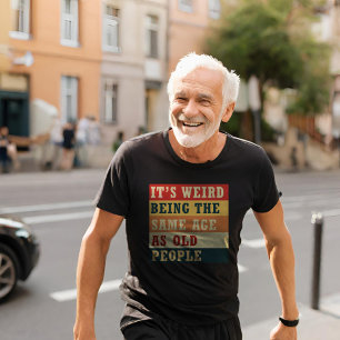 Det är konstig att vara samma ålder som gamla männ t shirt