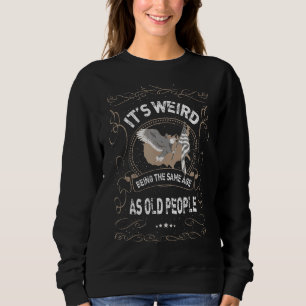 Det är Konstig att vara samma ålder som gamla männ T Shirt