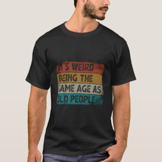 Det är Konstig att vara samma ålder som gamla männ T Shirt