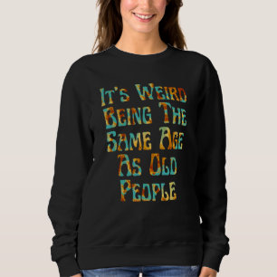 Det är Konstig att vara samma ålder som gamla männ T Shirt