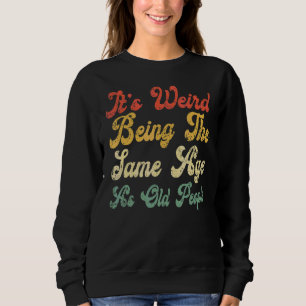 Det är Konstig att vara samma ålder som gamla männ T Shirt