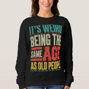 Det är Konstig att vara samma ålder som gamla Sarc T Shirt