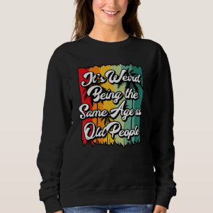 Det är Konstig att vara samma ålder som gamla Sarc T Shirt