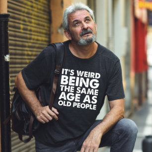 Det är konstigt att vara lika gammal som gamla män t shirt
