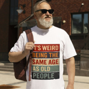 Det är konstigt att vara lika gammal som gamla män t shirt
