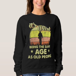 Det är konstigt att vara samma ålder som gamla män t shirt