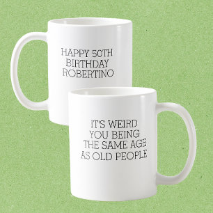 Det är konstigt samma gamla människor 50-årsdag kaffemugg