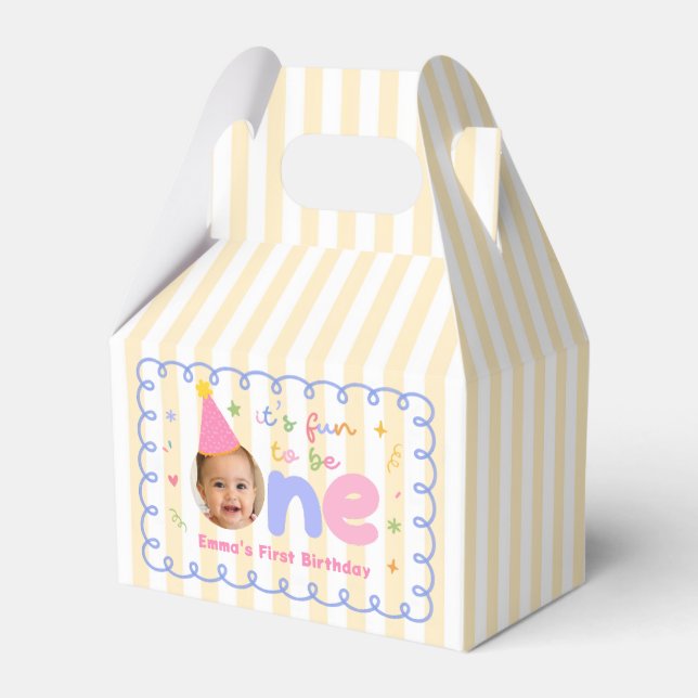 Det är kul att vara en färgrik födelsedagspresentl presentaskar (Framsidan Sidan)