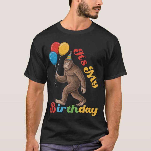 Det är min födelsedag Bigfoot Sasquatch Party T Shirt (Framsida)
