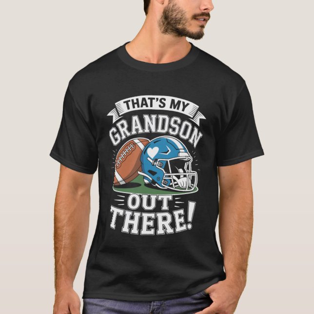 Det är min sonson där ute Fotbollsplan Farfar T Shirt (Framsida)